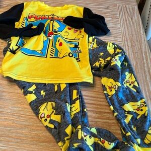 Pokemon Yellow and Black pjs sz m8/10 nice